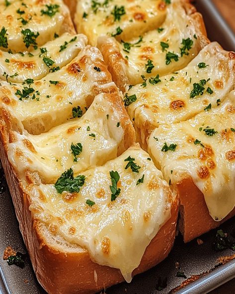 Discover how to make easy cheesy garlic bread with melty mozzarella, Parmesan, garlic, and butter. Perfect side dish, ready in 15 minutes! French Loaf Garlic Bread, Quick And Easy Garlic Bread Recipe, Best Garlic Cheese Bread, Easy Cheesy Garlic Bread, Easy Garlic Bread Recipe, Easy Garlic Bread, Texas Toast Garlic Bread, Cheesy Garlic Bread Recipe, Bread Twists