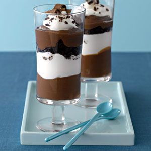 Cookies and Cream Parfaits - Delish.com Cookies And Cream Parfait Recipe, Chocolate Pudding Desserts, Cookies And Cream Cheesecake, Cheesecake Parfaits, Chewy Chocolate Cookies, Chocolate Pudding Recipes, Parfait Recipes, Yogurt Parfait, Pudding Desserts