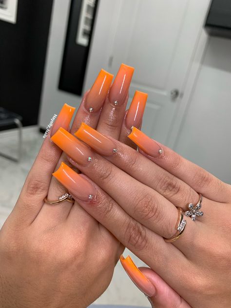 Orange Acrylic Nails Coffin Short, Yellow Acrylic Nails Medium Length, Orange Ombre French Tip Nails, Orange Full Set Nails, Orange Nails Acrylic Square, Dark Orange Ombre Nails, Orange Ombre Nails With Design, Ombré Nails Orange, Medium Orange Nails