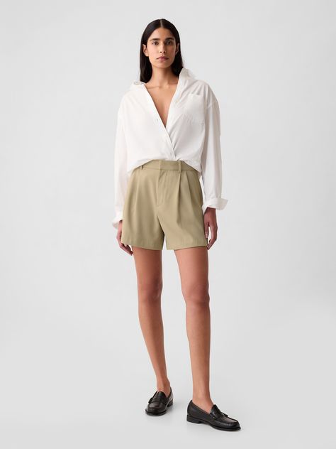 Soft woven tailored shorts.  E-waist with concealed hook and bar closure, zip fly.  Front slant pockets, back welt pockets.  Pleating at front.  * Fit: Relaxed.  An easy silhouette throughout.  Hits above the knee.  Inseam: 4" 10 cm) ​​ Model is approx.  5’10” wearing Professional Shorts Outfit, Khaki Shorts Outfit Women, Plus Size Summer Outfits Shorts, Khaki Shorts Women, Easy Silhouette, Beachwear Skirt, Tailored Shorts, Shorts Women, Denim Coat Jacket