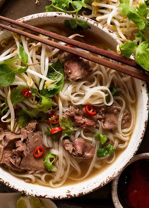 Beef pho recipe - overhead photo of pho in a bowl, ready to be eaten Pho Soup Recipe, Vietnamese Pho, Pho Soup, Pho Recipe, Beef Noodle Soup, Recipetin Eats, Recipe Tin, Asian Soup, Banh Mi