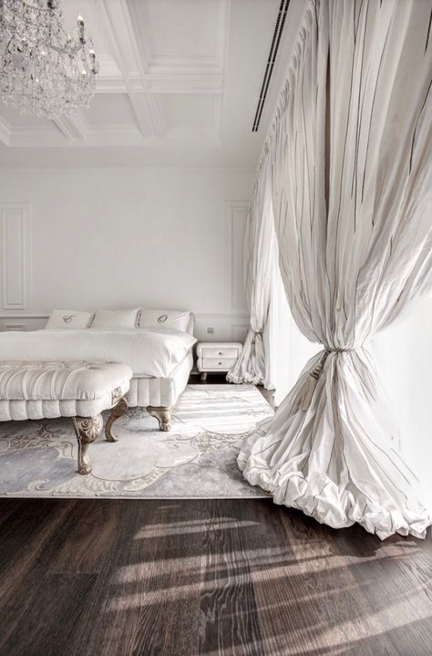 Victorian Luxury Bedroom, White Victorian Interior, Luxury Victorian Interior, Victorian Minimalist Bedroom, All White Victorian Interior, Bright Victorian Bedroom, Master Bedrooms Victorian, Bedroom Victorian Modern, Cream Victorian Bedroom