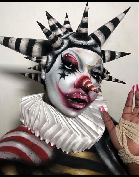 Scary Candy Makeup, Dark Clowncore Makeup, Circus Makeup, Face Art Makeup, Drag Makeup, Horror Makeup, Halloween Makeup Inspiration, Halloween Tattoo, Alternative Makeup