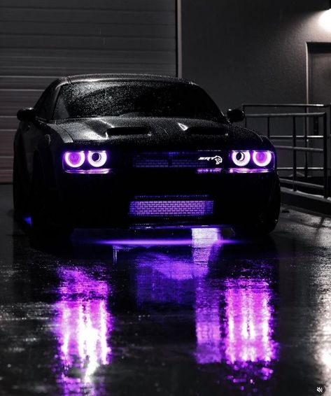 Black Dodge Challenger Aesthetic, Dodge Challenger Hellcat Redeye, Doge Challenger, Dodge Challenger Black, Tokyo Drift Cars, Dodge Challenger Hellcat, Serie Bmw, Challenger Srt Hellcat, Dodge Challenger Srt Hellcat