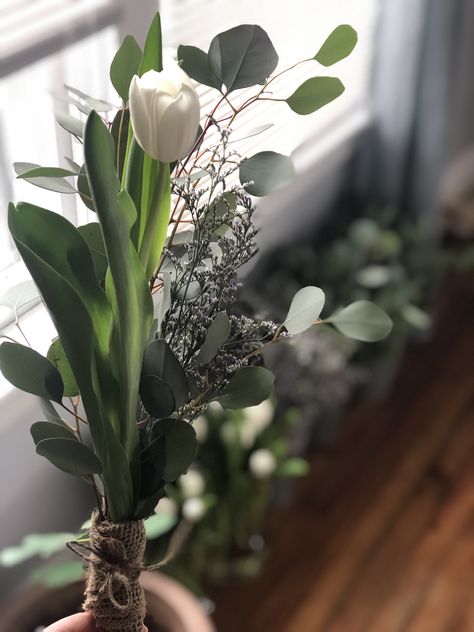 White Tulip And Eucalyptus Bouquet, Diy Bouquet Bar, Bouquet Bar, Herb Bouquet, Tulip White, White Eucalyptus, Tulip Centerpiece, Flower Bunches, Green Centerpieces