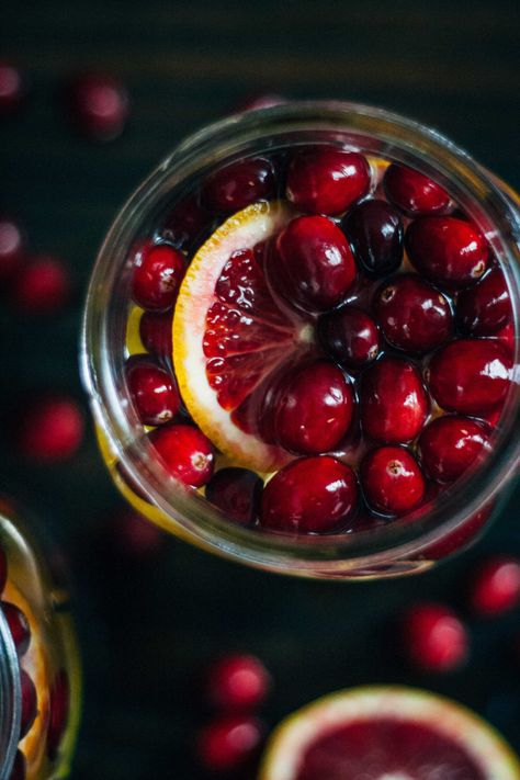 Cranberry Orange Detox Water | Well and Full Orange Detox Water, Infused Liquors, Diy Detox, Lemon Diet, Body Detoxification, Detox Soup, Types Of Fruit, Fat Foods, Fruit Water