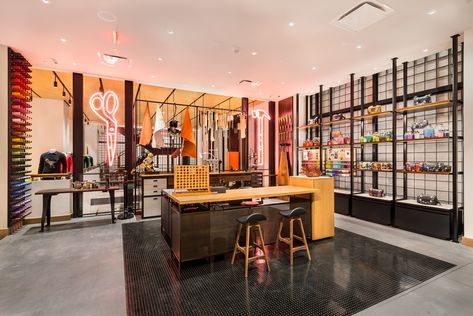 Coach's New Store Is an Ode to New York and the American Dream Visual Merchandiser, Coach Store, Design Café, Shop Sign Design, Shop House Plans, Coach House, Shop Organization, Shop Window Displays, Shop Plans