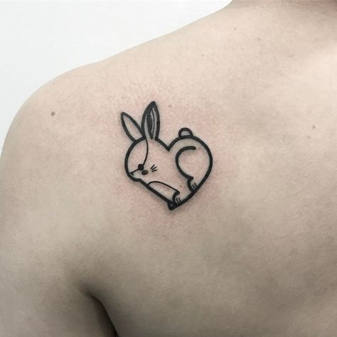 hugotattooer Dragon And Rabbit Tattoo, Bunny Tattoo Small, Hase Tattoos, Bunny Heart, Rabbit Tattoo, Petit Tattoo, Bunny Tattoos, Rabbit Tattoos, Incredible Tattoos