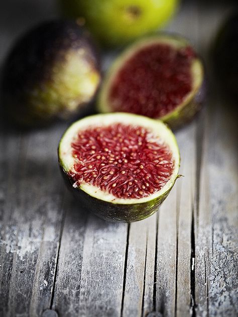 Fig Varieties, Fig Fruit, Fruit Picture, Fruit Wallpaper, Fruit Photography, Food Photography Tips, Food Photography Styling, Eat Fruit, Fruit Plants