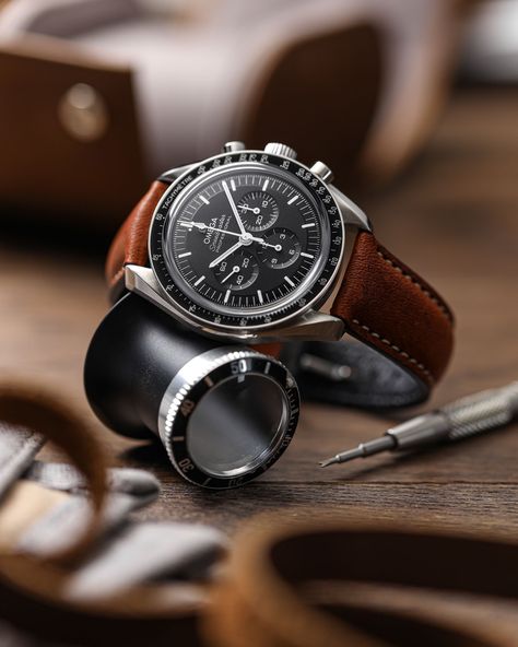 Freshen up your watch with a new leather strap... Omega Speedmaster fitted to the WatchGecko Highley 🙌🏻 #watchgecko #omegaspeedmaster #SpeedyTuesday #affordablewatches #chronograph #dailywatch #horology #luxurywatches #moonlanding #moonwatch #omega #racing #speedmaster #watchphotography Speedmaster Omega, Age With Grace, Watch Photography, Gentleman Watch, Wear Watch, Omega Watches, Affordable Watches, Sustainable Leather, Hand Watch