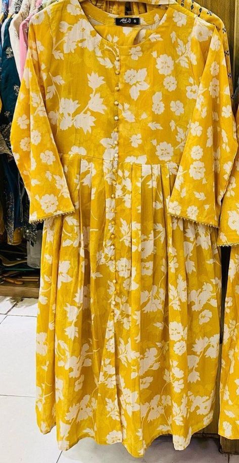 I share some different design idea Flower Print Kurtis Design, Simple Frock Design, Baby Summer Dresses, Frock Style, Simple Frocks, Latest Dress Design, Simple Kurta Designs, Trendy Shirt Designs, Lawn Suit