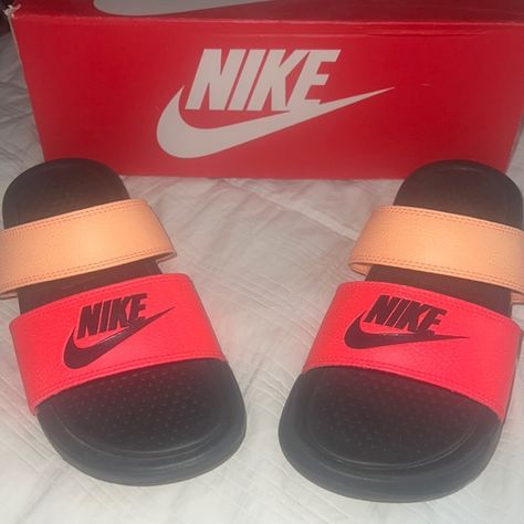 NIKE WMNS Benassi Dúo Ultra Slide Black Sunset, Sunset Rose, Packaging Box, Rose Color, Pink Black, Nike Shoes, Nike Women, Black Pink, Packaging