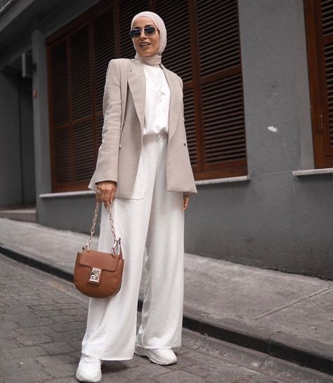 Modest Office Wear Hijab, Hijab Outfit Work Offices, Old Money Hijab Outfit Summer, Classic Outfits For Women Hijab, Modest Office Outfits Women, Hijab Business Outfit, Modest Office Outfits Muslim, Hijabi Office Outfits, Formal Outfits For Women Hijab