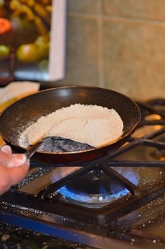 Fliping the tapioca crepe… Tapioca Crepes, Brazilian Breakfast, Tapioca Recipes, Brazil Food, Gluten Free Breakfast, Gf Bread, Gluten Free Living, Tapioca Flour, Snacks Dishes