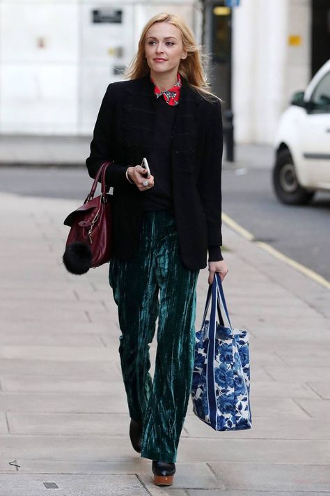 Velvet Trousers Outfit, White Pump, Trousers Outfit, Trouser Outfit, Glamour Uk, Velvet Flares, Velvet Trousers, Kick Flares, Alexa Chung