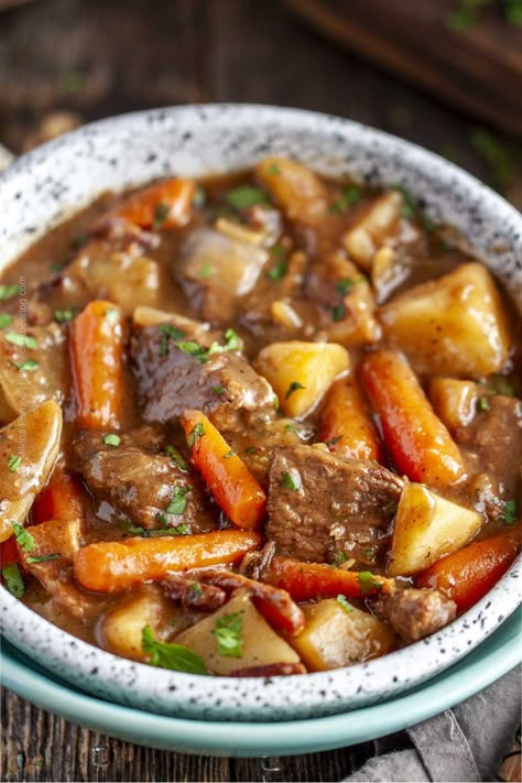 Winter In France, Traditional Irish Stew, Irish Lamb Stew, Irish Stew Recipe, Recipes Dutch Oven, Irish Dinner, Beer Sauce, Viking Food, Guinness Stew