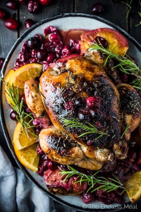 Cranberry Roast, Christmas Chicken Recipes, Rosemary Roasted Chicken, Healthy Christmas Recipes, Whole Chicken Recipes, Orange Cranberry, Whole Roasted Chicken, Weekend Dinner, Rosemary Chicken