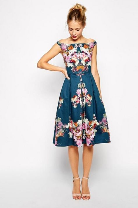 The pattern and shaps of this dress are symmetrical given it perfect balance. June Wedding Guest Dress, March Wedding Guest Outfit, Wedding Party Dress Guest, March Wedding, Guest Attire, June Wedding, Wedding Attire Guest, Elegante Casual, Wedding Guest Outfit Summer