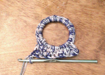 Phone Charger Crochet, Charger Crochet, Phone Hanger, Diy Hooks, Hanger Crafts, Crochet Thread, Plastic Ring, Bind Off, Homemade Crafts