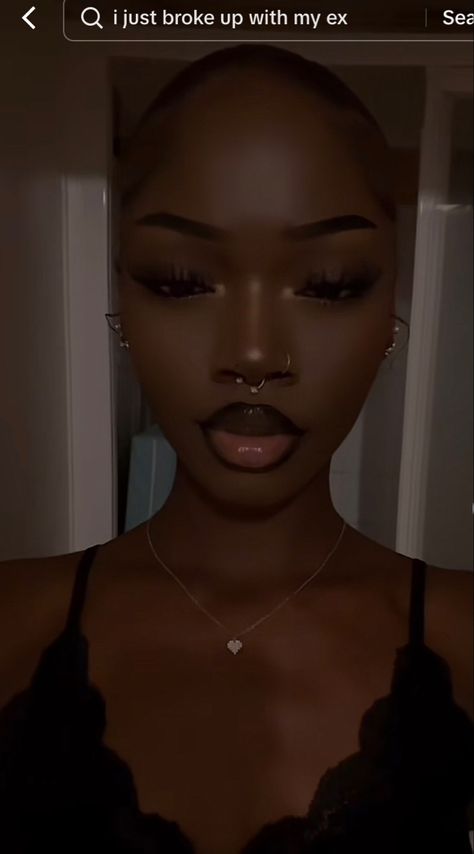 Prom Make Up Looks Natural, Dark Skin Lips, Different Aesthetic Makeup Looks, Black Lip Liner Makeup, Brow Lip Combo, Dark Lip Combos For Dark Skin, B Day Makeup, Simple Easy Halloween Makeup, Cute Makeup Ideas Natural