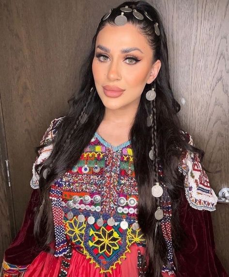 Afghan Beauty Women, Afghan Hairstyles, Navratri Makeup, Afghan Culture, Afghani Dress, High Fashion Hair, Afghan Dress, Hijabi Fits, Afghan Wedding