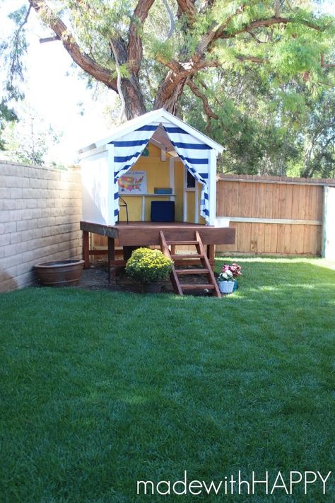 make a fun treehouse for your children with this DIY tutorial plus lots more fun garden projects that your kids will love for the summer months Kids Garden Ideas, Backyard Landscapes, Backyard Kids, Large Backyard Landscaping, Backyard Ideas For Small Yards, Backyard Garden Diy, Build A Playhouse, Outdoor Play Areas, Tree House Kids