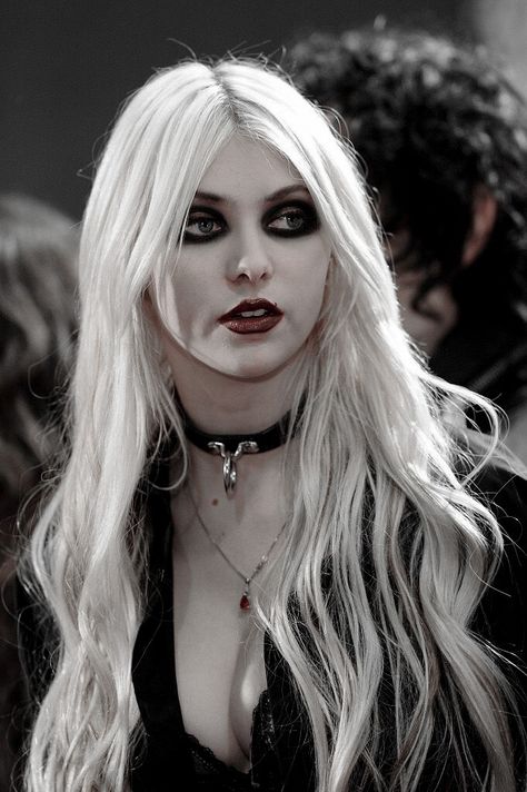 Taylor Momsen Aesthetic, Goth Girl Aesthetic, Taylor Momson, Blonde Goth, Ladies Of Metal, Rock Girl, Alternative Makeup, The Pretty Reckless, Emo Makeup