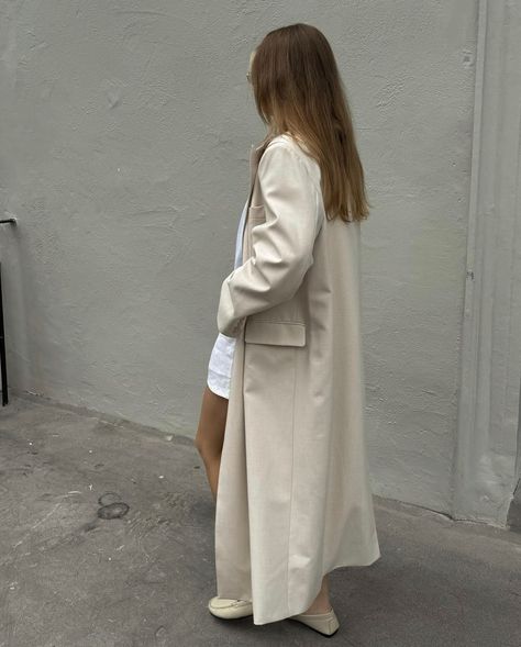 Coat season is upon us—prepare yourself with the sharpest shoulders and creamy textures. @tobecreated.uk styling the Dex coat. #TheFrankieShop #FrankieForAll #FrankieGirl