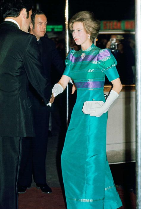 Erin Doherty, Ice Blue Dress, Princesa Real, Trainers Outfit, Zara Phillips, Film Premiere, Elisabeth Ii, Leicester Square, Princess Margaret