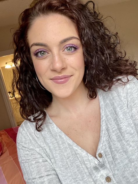 Trying out purple eyeshadow to highlight my green eyes #makeup #beauty Green Eyes Purple Eyeliner, Purple Eyeliner Green Eyes, Purple Makeup For Green Eyes, Green Eyes Purple Eyeshadow, Purple Eyeshadow Green Eyes, Eyeshadow Green, Lilac Eyeshadow, Channel Makeup, Looks For Green Eyes