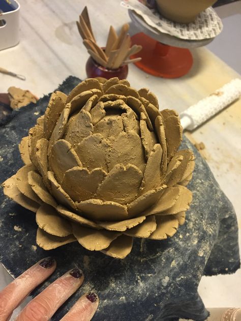 Ceramic Seed Pods, Artichoke Ceramic, Ceramic Artichoke, Natural Form Art, Diy Plaster, Food Sculpture, Air Dry Clay Projects, Garden Pottery, Hand Built Pottery