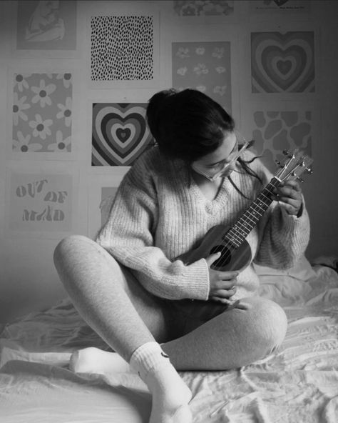 Ukulele and aesthetic wall decor idea Poses With Ukulele, Ukulele Aesthetic, Study Snaps, Study Snaps Ideas, Ukulele Photography, Character Test, Aesthetic Wall Decor, Woman Bedding, Music Is My Escape