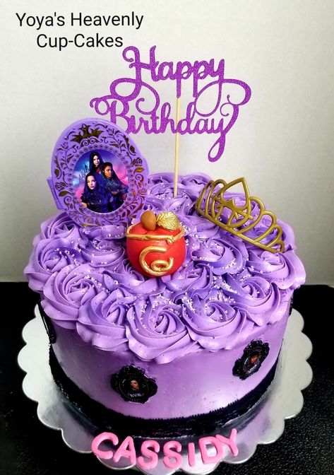 Mal Birthday Cakes, Desendents Birthday Cakes, Descendants Cake Ideas Birthday, Descendants Party Ideas Cake, Descendants Cake Ideas, Descendants Cakes, Descendants Birthday Cake, Descendants Cake, Descendants Party Ideas Birthdays