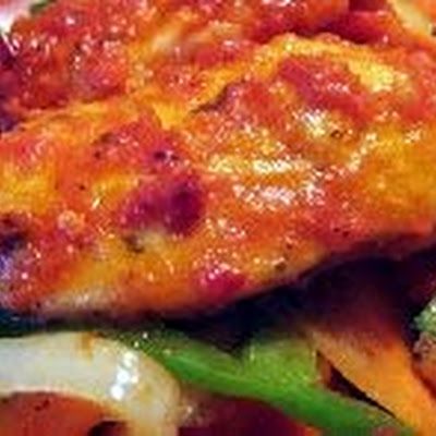 Hell's Kitchen Chicken @keyingredient #cheese #chicken #tomatoes Gordon Ramsay Dishes, Chef Ramsey, Gordon Ramsey Recipes, Chicken Tomatoes, Chefs Recipes, Gordon Ramsay Recipe, Las Vegas Food, Chicken Kitchen, Chef Gordon Ramsay