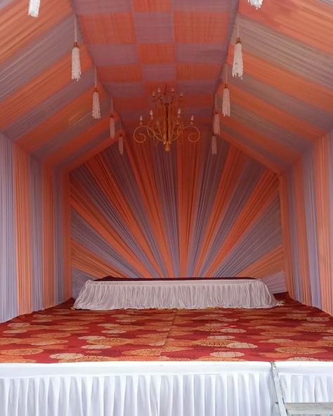 Ganesh Pandal, Shelf Designs For Hall, Stage Decoration Photos, Flower Decoration For Ganpati, Engagement Stage, Ganpati Decoration Theme, Mandap Design, Small Restaurant Design, Ganesh Chaturthi Decoration