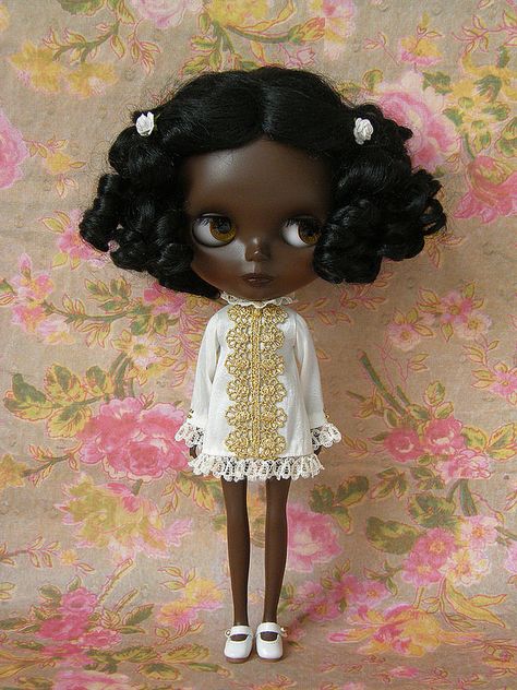 White Mod Dress Dark Skin Blythe Doll, Bythle Dolls, Fairy Art Dolls, Doll Aesthetic, Emo Art, African American Dolls, Fantasy Art Dolls, Black Dolls, Meow Meow