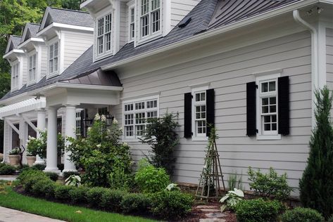 light grey houses | house color- light grey | Home Idea's Gray Shutters, Exterior Shutter Colors, Grey Exterior House Colors, Gray House Exterior, Best Exterior Paint, House Paint Color Combination, Black Shutters, House Shutters, Grey House