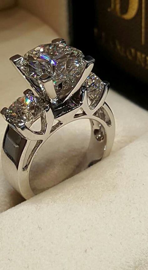 Big Diamond Engagement Rings, خواتم خطوبة, Big Wedding Rings, Diamonds Bracelet, Cute Engagement Rings, Expensive Jewelry Luxury, Diamond Rings Design, Unique Diamond Rings, Gold Rings Fashion