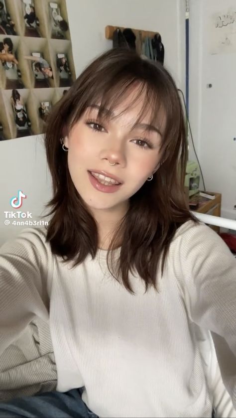 Layered Haircut Wispy Bangs, Collarbone Length Hair With Bangs And Layers, Fluffy Wispy Bangs, Light Bangs For Round Face, Wispy Bangs Brunette Hair, Wispy Side Bangs Straight Hair, Japanese Wispy Bangs, Asian Mid Length Hairstyles, Wispy Bangstyle Hair Short