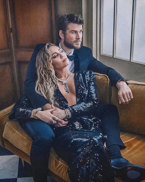 Miley And Liam, Mark Seliger, Cody Simpson, Elizabeth Banks, Liam Hemsworth, Couple Photoshoot Poses, Vanity Fair Oscar Party, Michelle Obama, Paros