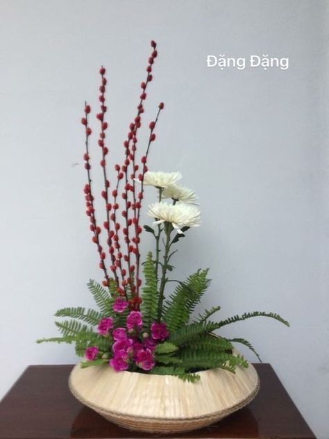 Arreglos Ikebana, Contemporary Flower Arrangements, Tropical Floral Arrangements, Tropical Flower Arrangements, White Flower Arrangements, Spring Flower Arrangements, Large Flower Arrangements, Corporate Flowers, Flower Arrangement Designs