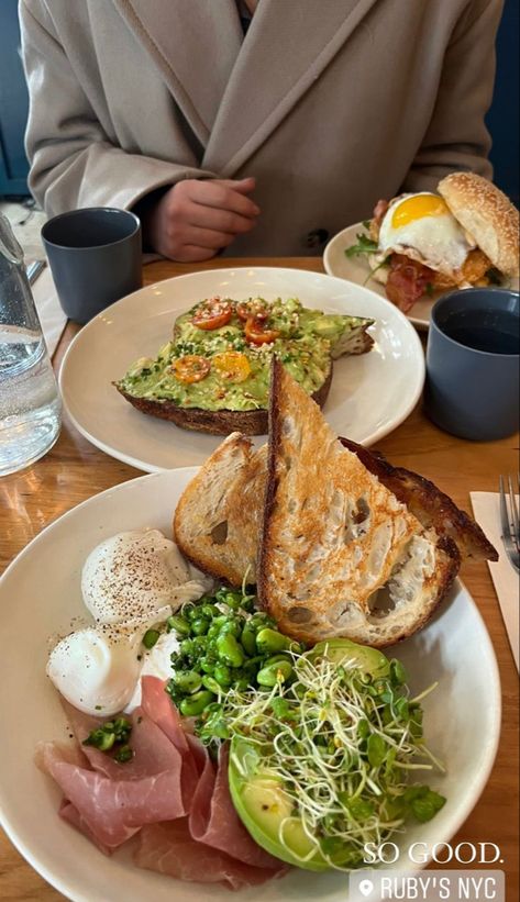 Business Lunch Aesthetic, Lunch With Mom Aesthetic, Cafe Lunch Aesthetic, Restaurant Lunch Aesthetic, Cooking Healthy Aesthetic, Healthy Dinner Aesthetic, Lunch Aesthetic, Aesthetic Lunch, Clean Lunches