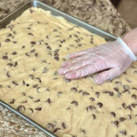 Heart Shaped Chocolate Chip Cookies, Shaped Chocolate Chip Cookies, Basic Chocolate Chip Cookies, Bundt Pan Recipes, Chewy Cookies, Heart Shaped Chocolate, Heart Shaped Cookies, Pan Recipes, Bundt Pan