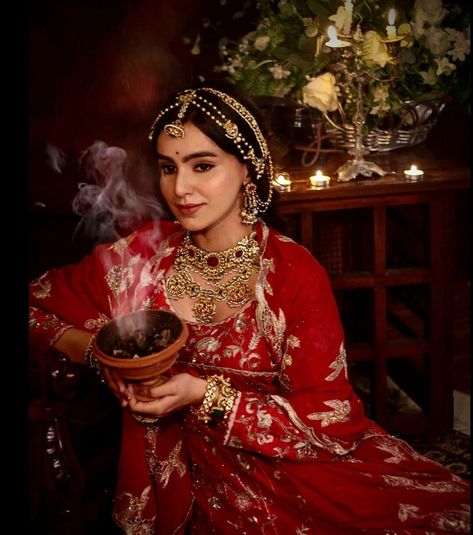 Rajasthani Wedding Dresses and Jewelry for Traditional Vibes Rajasthani Wedding, Rajasthani Jewelry, Rajasthani Jewellery, Rajasthani Bride, Ankita Sharma, Nath Nose Ring, Jewellery Bangles, Bride Indian, Mang Tikka