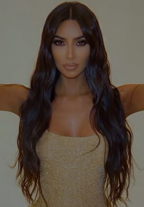 Kim K Crimped Hair, Wet Hair Look Kim Kardashian, Kim Kardashian Hair Waves, Kim Kardashian Long Wavy Hair, Kim Kardashian Beach Waves, Kim Kardashian Crimped Hair, Kim K Beach Waves, Kim K Curls, Kim K Wet Hair Look