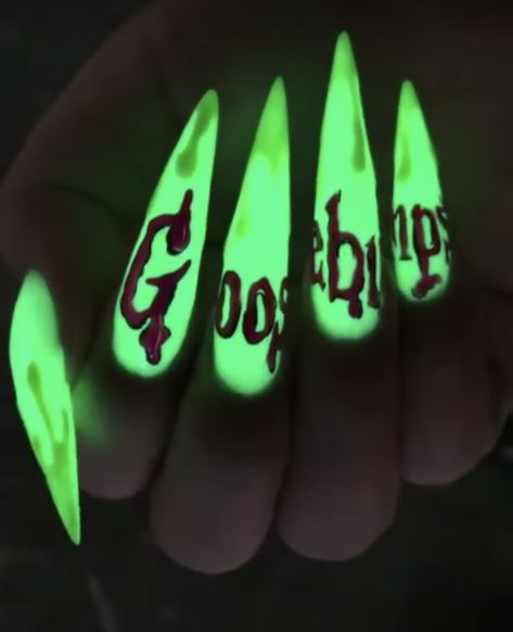 Glow In The Dark Nails, Dark Nail Art, Vampire Nails, Holloween Nails, Dark Nail, Spring Break Nails, Halloween Acrylic Nails, Broken Nails, Long Nail Designs