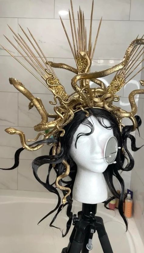 Medusa Head Piece, Diy Medusa Headpiece, Kids Costumes Diy, Medusa Costume Outfit, Medusa Wig, Sea Creature Costume, Creature Costume, Medusa Headpiece, Medusa Makeup