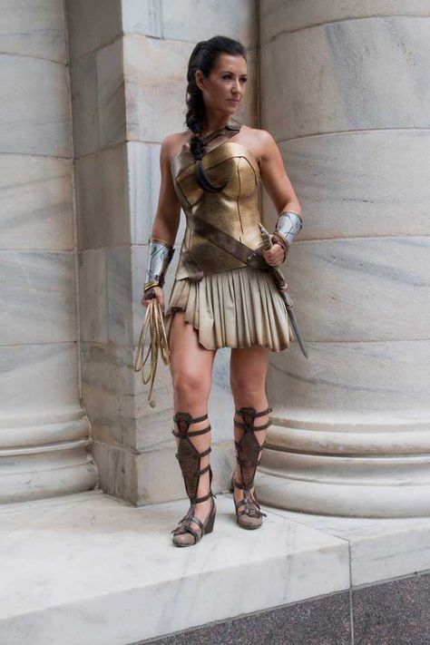 Decided to make a Wonder Woman costume, but opted for the gold Themyscira version - Imgur Female Warrior Cosplay, Warrior Cosplay, The Amazons, Wonder Woman Movie, Woman Costume, Wonder Woman Costume, Woman Movie, Amazon Clothes, Chris Pine