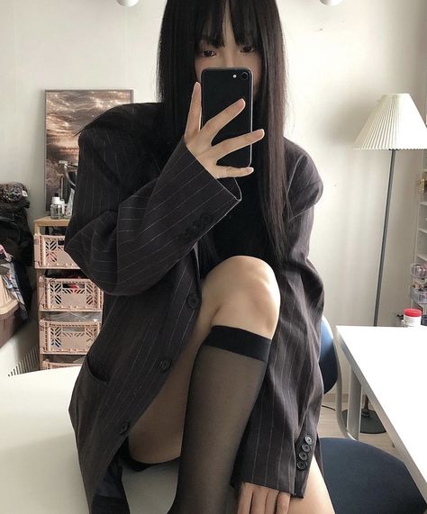 Naomi Chester, Swag Girl Style, Dark Fashion, Black Blazer, Fun Games, Group Chat, Pretty Outfits, Fashion Inspo Outfits, Asian Beauty