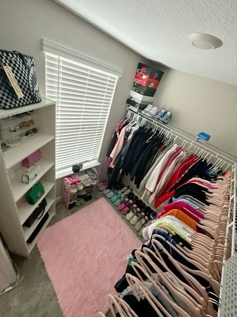 Closet Set Up Ideas Small Spaces, Cute Walk In Closet Ideas, Girly Closet Ideas, Cute Closet Aesthetic, Room Ideas Aesthetic Wardrobe, Full Closet Aesthetic, Closet Ideas Walk In, New Room Ideas Bedrooms, Closet Organization Ideas Small Walk In